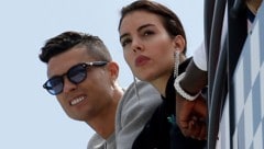 Cristiano Ronaldo und Georgina Rodriguez haben jetzt Details über ihre „heimliche“ Hochzeit ...