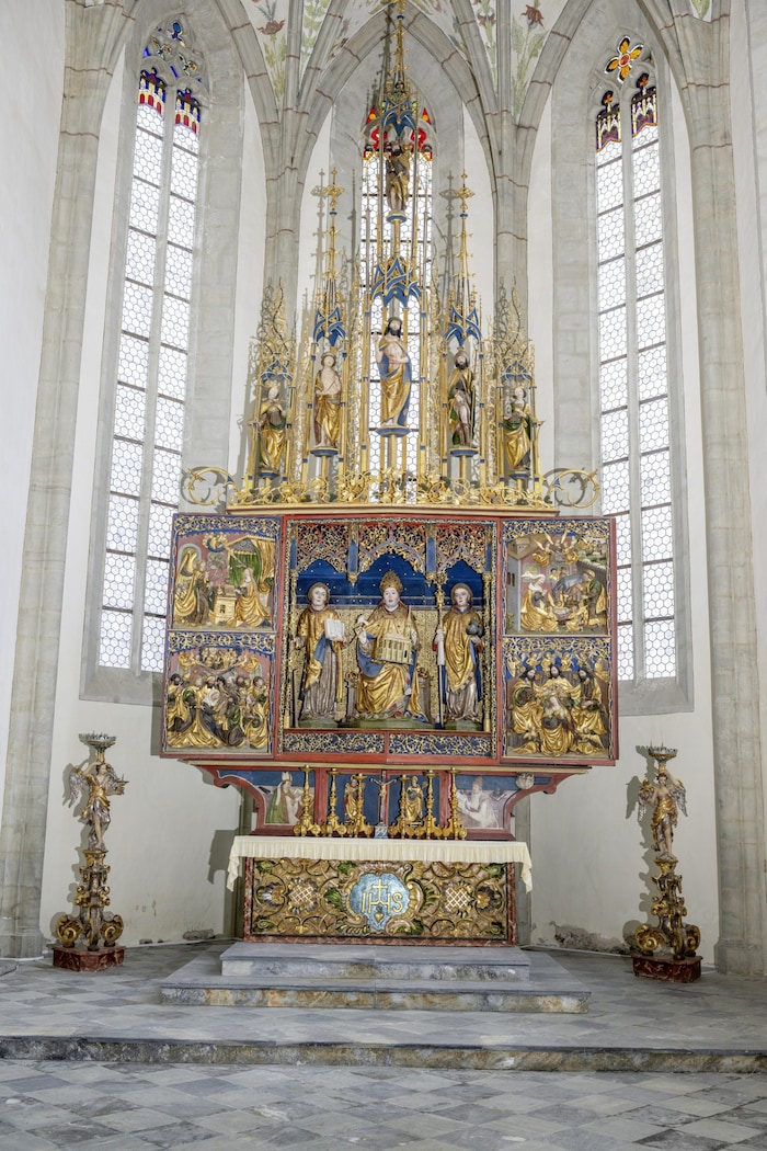 Grades: Mehr als zehn Meter hochist der Flügelaltar in der Wallfahrtskirche St. Wolfgang.