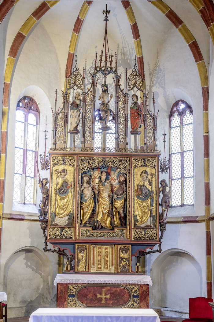 Möllbrücke: Als Schreinwächter fungieren Georg und Florian; über ihnen schweben filigrane ...