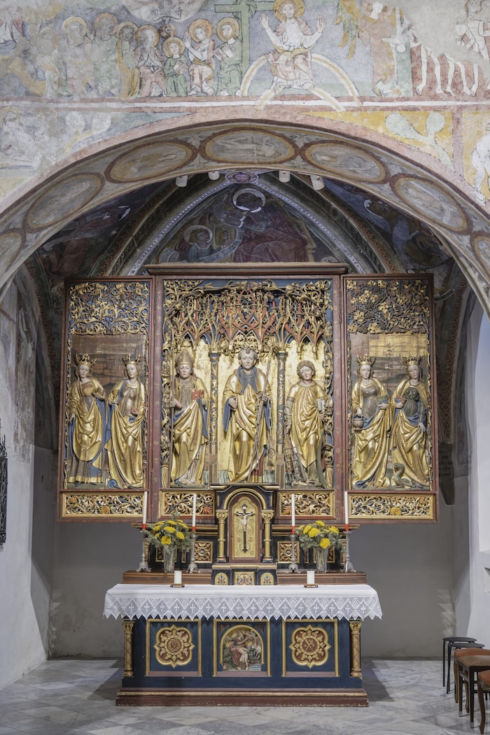Zwickenberg: Kunstvoll verschlungener Baldachin.