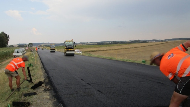 Der Asphalt hat beim „Einbau“ 170 Grad. Die Ausnahmetemperaturen der letzten Tage und Wochen ...