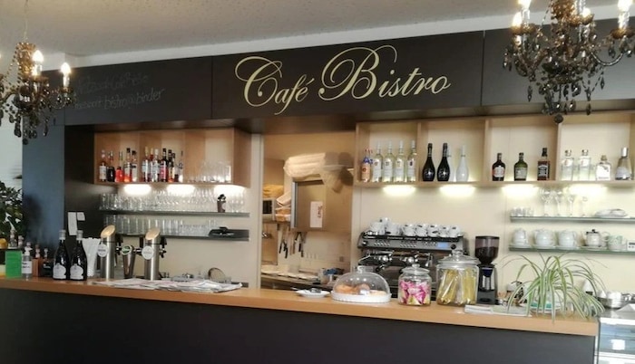 Im Bistro in Lilienfeld gibt es nicht nur Kaffee, Mehlspeisen und Eis sondern auch schöne ...
