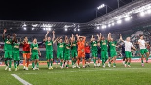 Das 8:0 wurde mit den Fans gefeiert.