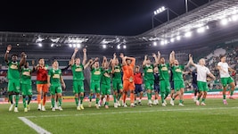 Das 8:0 wurde mit den Fans gefeiert.
