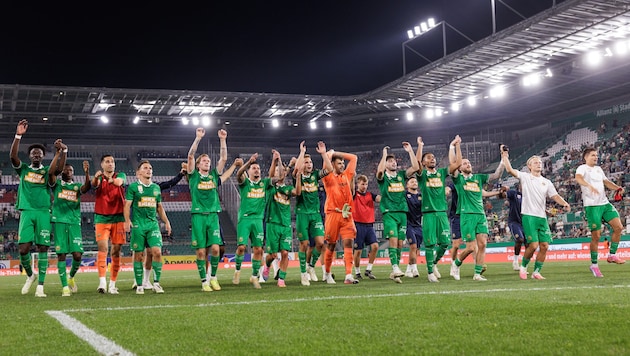 Das 8:0 wurde mit den Fans gefeiert.