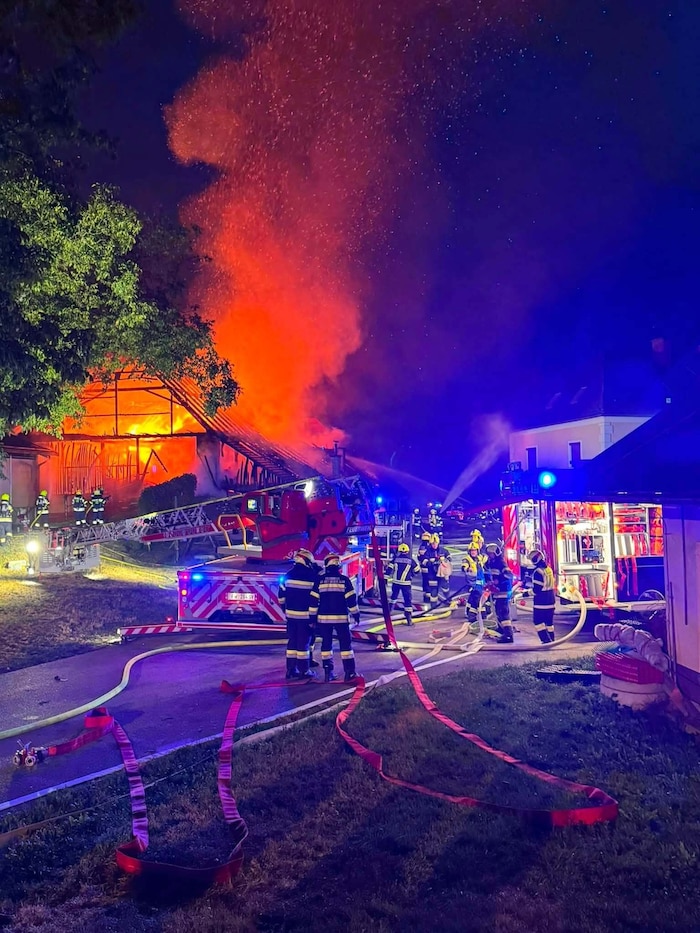 Fünf Feuerwehren kämpften gegen die Flammen.