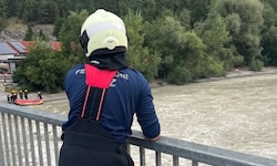 Sichtposten wurden auf Brücken stationiert.