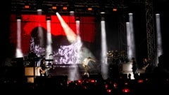 Ein Sprung ins Glück – Deftones-Frontmann Chino Moreno ließ sich von der Stimmung der 8.000 ...