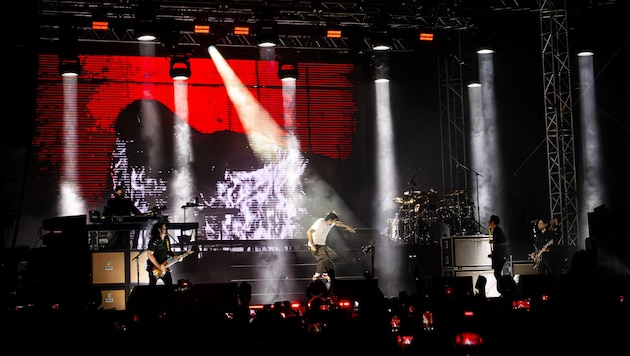 Ein Sprung ins Glück – Deftones-Frontmann Chino Moreno ließ sich von der Stimmung der 8.000 ...