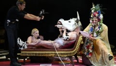 Prachtensemble, ausschließlich in Tiergestalt: Caroline Peters, Sebastian Rudolph, Thiemo ...