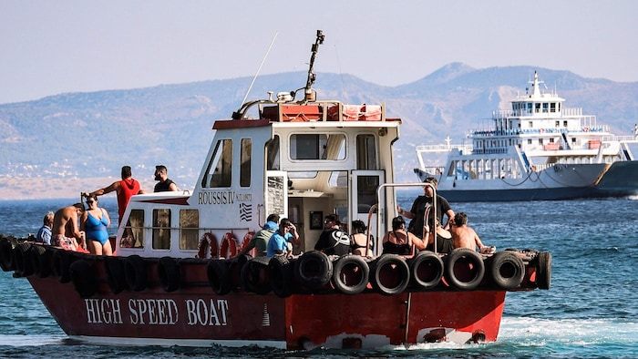 Auf Salamis wurden Hunderte Menschen mit Booten in Sicherheit gebracht.