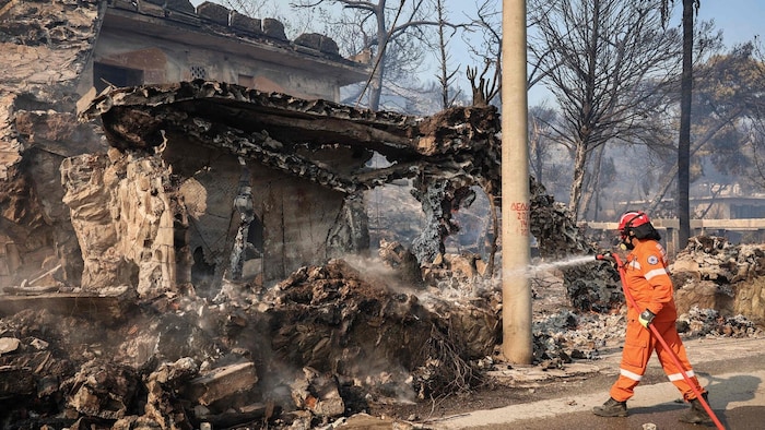 Am Montag waren noch mehr als 200 Feuerwehrleute im Einsatz.