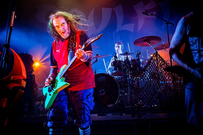 Max Cavalera als Chef von Soulfly Anfang August mit ÖFB-Teamdress live in der Wiener Szene.