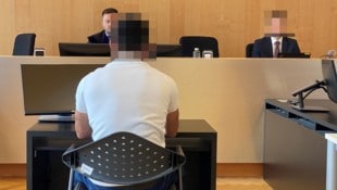 Der Angeklagte meinte am Montag vor Gericht, dass seine Ex-Frau die Gewalttaten nur erfunden ...