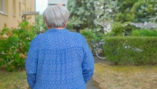 Ehrengard E. wehrte sich mit einem Müllsack gegen eine Attacke und wurde daraufhin aus ihrer ...