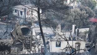 Am Wochenende hat ein Waldbrand auf der griechischen Insel Salamis getobt.