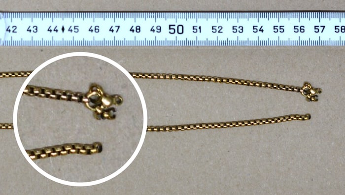 Diese massive, abgerissene Goldkette wurde im Zuge der Ermittlungen gefunden. Wem gehört sie?