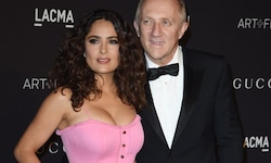Salma Hayek freut sich über die Geburt ihres Stief-Enkelsohnes und Enkels ihres Ehemannes ...