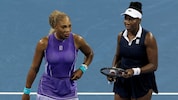 Serena Williams (li.) und Venus Williams gaben ihr Comeback.