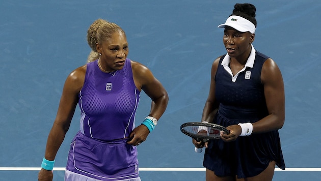 Serena Williams (li.) und Venus Williams gaben ihr Comeback.