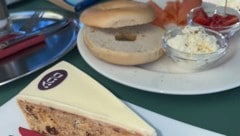 Bagel, Kuchen, ein gutes Glas Wein: Das Café im Jüdischen Museum lädt zu Entspannung und Diskurs ...