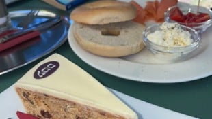 Bagel, Kuchen, ein gutes Glas Wein: Das Café im Jüdischen Museum lädt zu Entspannung und Diskurs ...