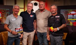 Moderator Hannes Steiner mit Gast Peter Stöger und den Experten Kurt Garger und Frenkie ...