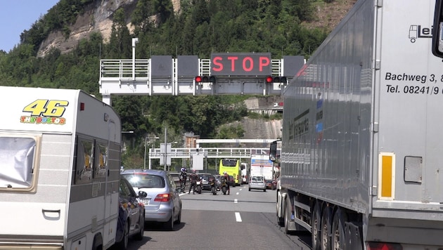 Sicherheitshalber wurde der Pfändertunnel gesperrt. Gegen 19.30 Uhr konnte die Röhre für den ...