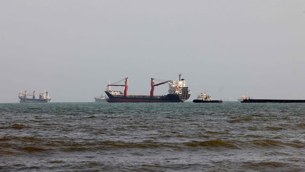 Die Straße von Hormuz bleibt vorerst geschlossen, wie der Iran mitteilt.