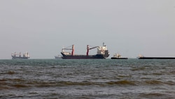 Die Straße von Hormuz bleibt vorerst geschlossen, wie der Iran mitteilt. 