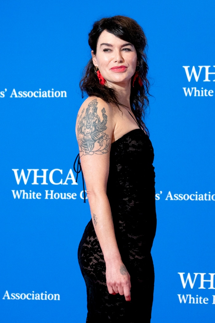 Lena Headey verriet jetzt, dass sich Schauspieler früher vor Sexszenen Mut antranken.