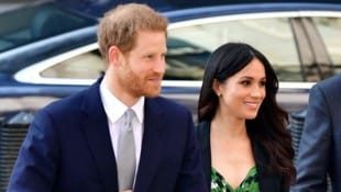 Mit ihrem Austritt aus Royalem Hause sorgten Meghan und Harry für Aufsehen. Nun soll es wieder ...