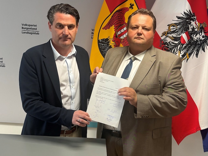 ÖVP-Labnd ÖVP-Landesparteichef Christoph Zarits und Klubobmann Bernd Strobl bringen einen Antrag ...