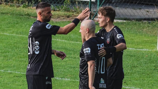 Bizau-Spielertrainer Lukas Katnik (li.) sorgte beim DSV für die Entscheidung.