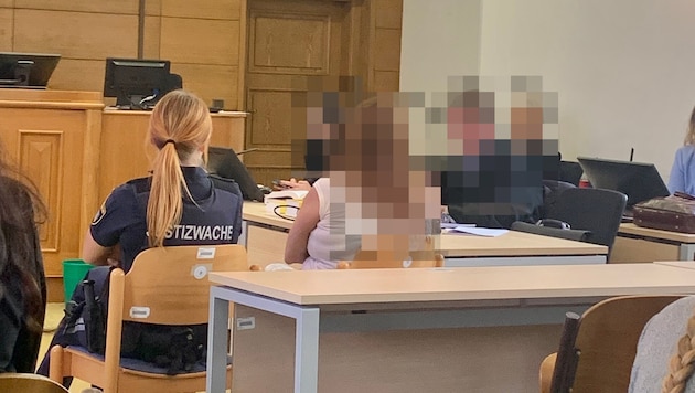 Die 50-jährige Angeklagte bekannte sich der absichtlich schweren Körperverletzung für schuldig.