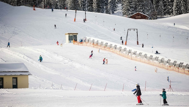 Skifahrer und Langläufer können sich ein weiteres Mal auf den Winterbetrieb hoch oben auf der ...