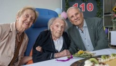 Erika Strohrigel gemeinsam mit Schwiegertochter Edeltraude und Sohn Werner.