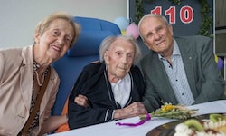 Erika Strohrigel gemeinsam mit Schwiegertochter Edeltraude und Sohn Werner.