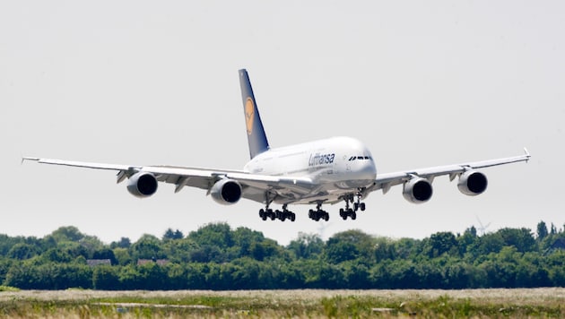 Was ist da los am Flughafen in München? Nach dem äußerst missglückten Start einer Boeing am ...