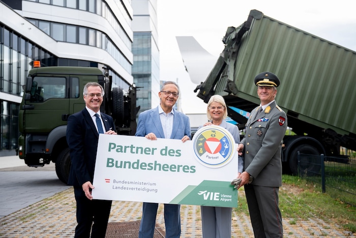 Verbündet: Standortmanager Wolfgang Scheibenpflug, Ofner, Tanner und „Logistik“-Kommandant Klaus ...