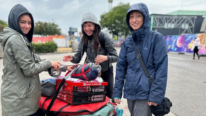 Marie, Ronja und Marie haben einen Geheimplatz im Visier