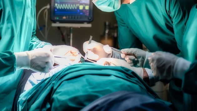 Der Fremdkörper muss sich schon jahrelang in der Blase des Patienten befunden haben.