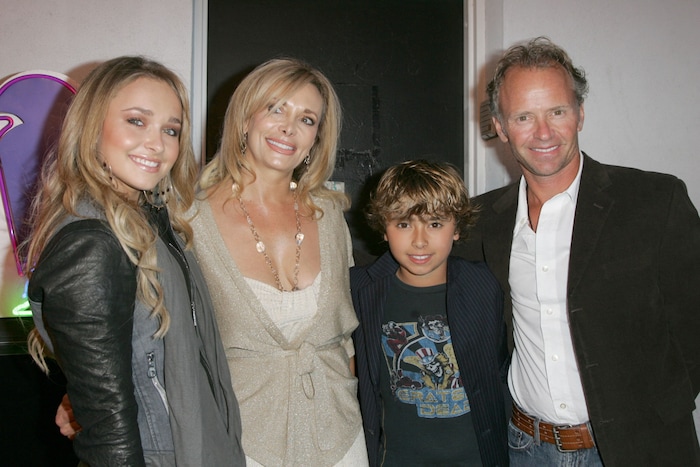 Hayden Panettiere mit Mutter Leslie, Vater Skip und Bruder Jansen, der 2023 gestorben ist: Die ...