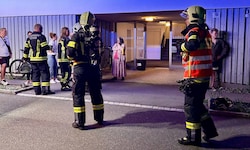 Für die Dauer des Einsatzes mussten die Bewohner der Anlage ihre Wohnungen verlassen. 