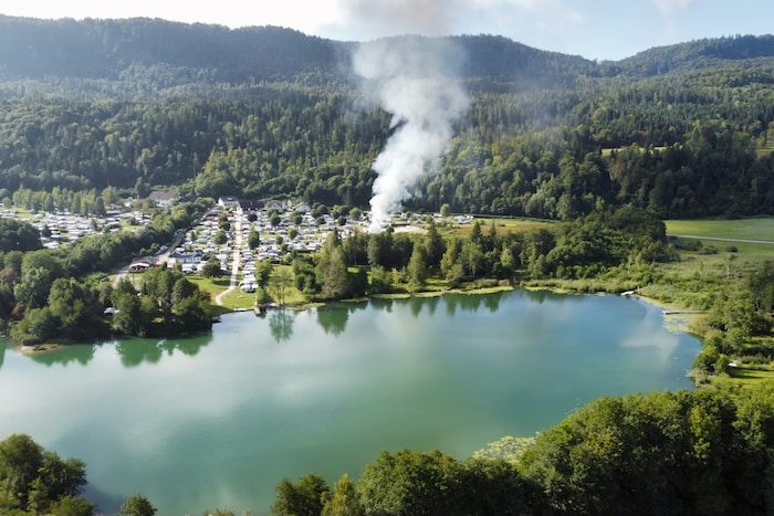 Schon von weitem konnte der Brand wahrgenommen werden.
