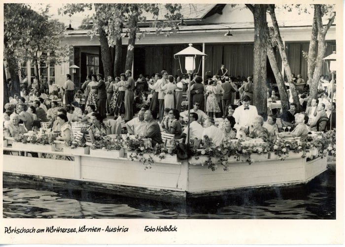 Seeterrasse mit Tanzfläche im Werzer-Astoria im Jahr 1955.
