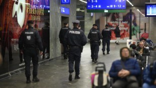 Die Beamten hatten nach dem Verdächtigen im Bereich des Hauptbahnhofs gesucht. (Symbolbild) 