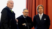 Grasser mit seinen Anwälten Manfred Ainedter (li.) und Norbert Wess (mi.).