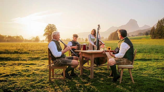 Kleine Runde, große Klänge: Beim Bauernherbst trifft Volksmusik auf Bergpanorama.