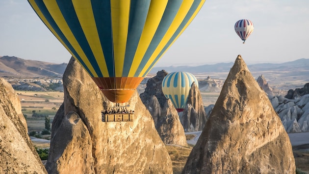 Eine Ballonfahrt über der spektakulären Landschaft gilt als Reise-Höhepunkt.